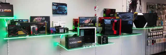 Vitrine du magasin Max-E Informatique à Poitiers